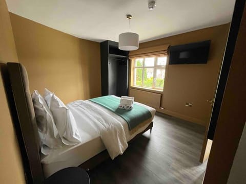 Luxury Eleven Bedroom House Sleeps 23 5-10 mins walk from town Centre House in Killarney