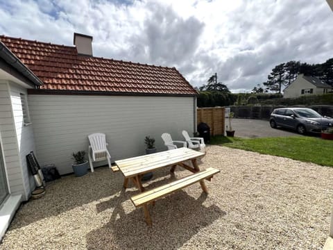 Maison neuve avec WIFI, terrasse, à 700m de la plage à TREGASTEL - Réf 403 Villa in Trégastel