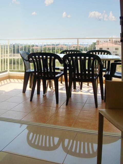 2 bedrooms appartement with sea view shared pool and enclosed garden at Larnaca 2 km away from the beach Condo in Oroklini