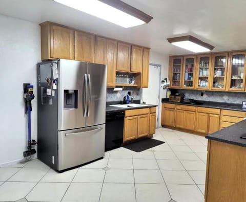 Entire 3-Bedroom House w Pool, Garage, Gated Yard House in El Cajon