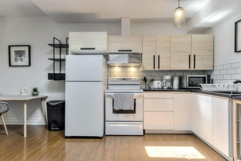 Spacious Group Haven Near Trendy St Laurent Apartment in Laval