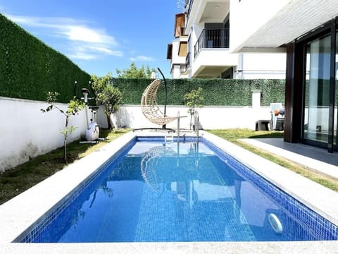 Property building, Patio, Day, Natural landscape, Pool view, Swimming pool, sunbed