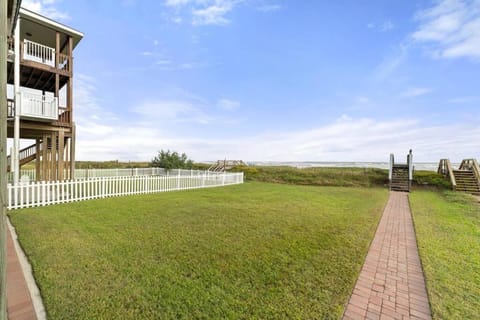 NEW - Oceanfront Escape, Amazing Sunrise Views House in Galveston Island