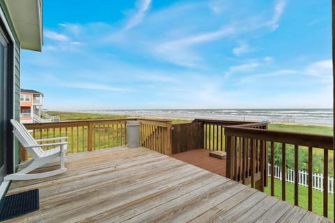 NEW Amazing Views Dog Friendly Sleeps 11 House in Galveston Island