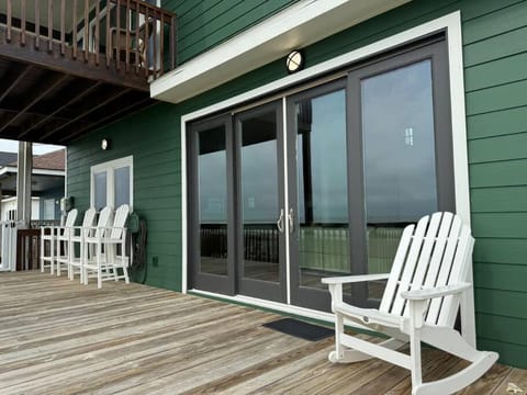 NEW Amazing Views Dog Friendly Sleeps 11 House in Galveston Island