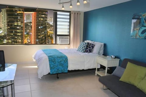 30th Fl King Bed View Studio Apartment in McCully-Moiliili