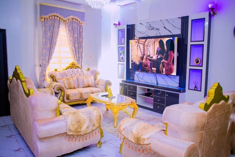 Communal lounge/ TV room, TV and multimedia, Living room, Seating area