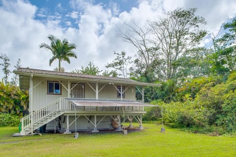 4 Mi to Beach Keaau Retreat with Relaxing Porch! Wohnung in Hawaiian Paradise Park