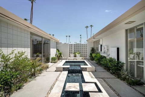 Sandpiper Empress Private Spa & Garage House in Rancho Mirage