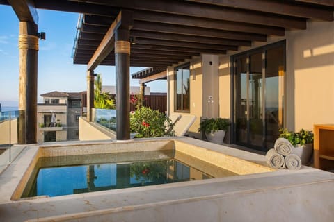 Day, Pool view, Swimming pool, sunbed