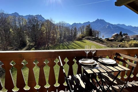 Balcony/Terrace, Mountain view