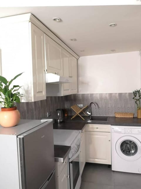 Kitchen or kitchenette, oven, stove, washing machine, kitchen
