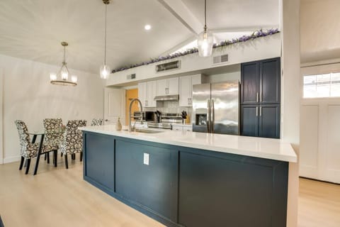 11 Mi to Dtwn Phoenix Main House with Outdoor Oasis House in Tempe