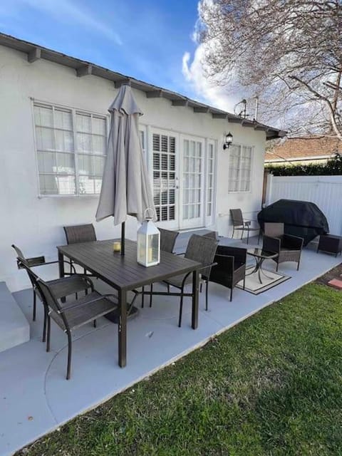 Close to Universal Studios, prime location House in Sherman Oaks