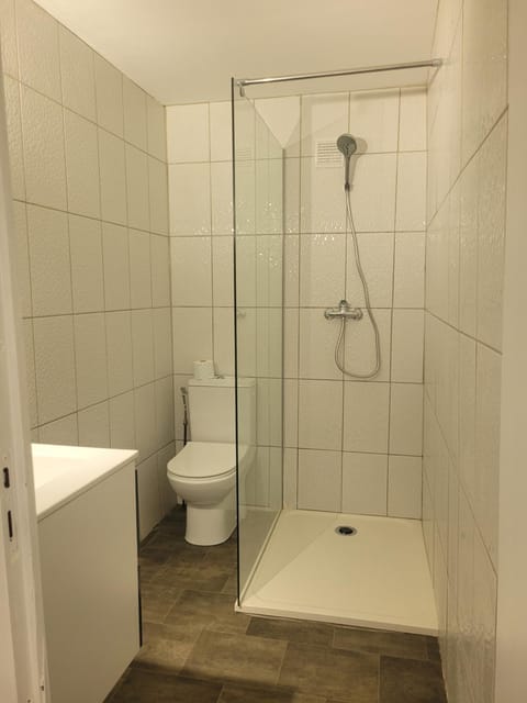 Shower, Toilet