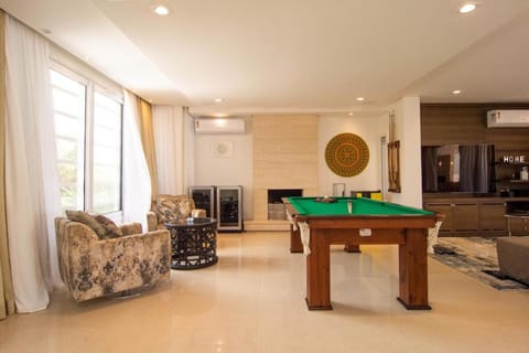 Communal lounge/ TV room, Billiard, Game Room, Living room, Meeting/conference room