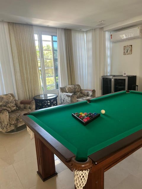 Billiard, Game Room