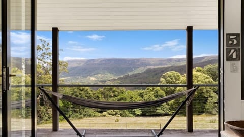 Berry Mountain Hideaway , a tranquil and pet-friendly escape near Berry Haus in Broughton Vale