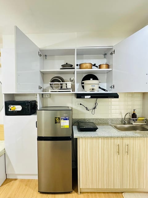 Kitchen or kitchenette, oven, stove