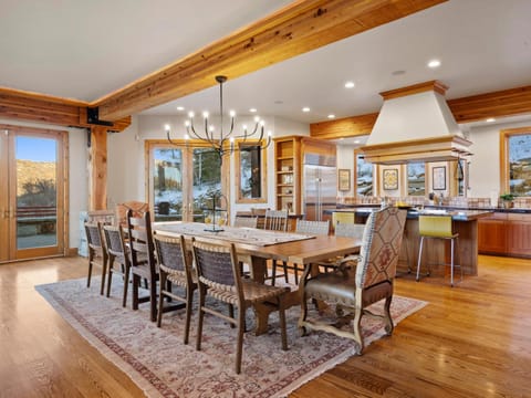 7 BR Mtn Retreat, Free Door-to-Door DV Shuttle House in Park City