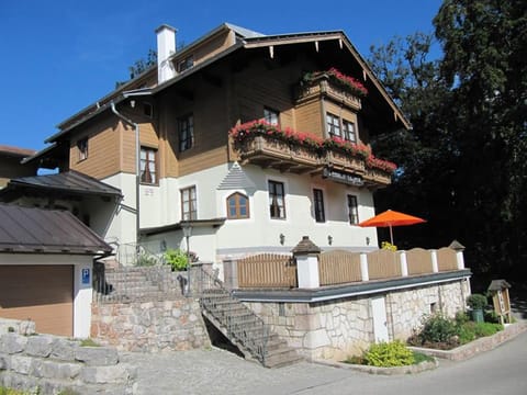 Facade/entrance, Bird's eye view