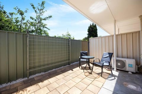 Brighton Breeze Retreat - 1BR, parking, Wifi Apartment in Adelaide