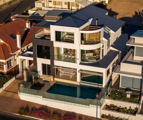 Property building, Day, Bird's eye view, Pool view, Swimming pool