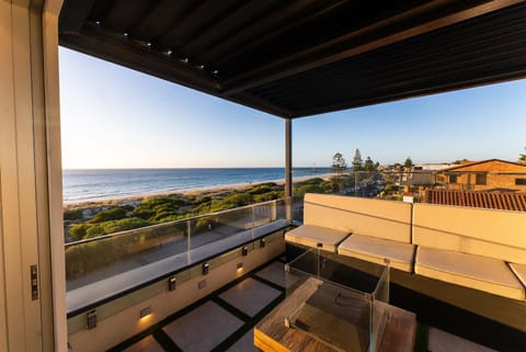 Ocean View Villa with Pool Spa & Cinema House in Adelaide