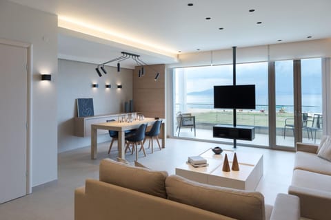 Kitchen or kitchenette, Dining area, Sea view