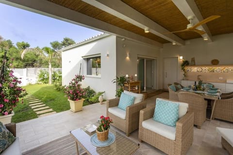 Villa Acquamarina - 30 meters from the beach Villa in Santa Maria del Focallo