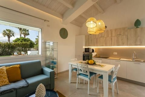 Villa Acquamarina - 30 meters from the beach Villa in Santa Maria del Focallo