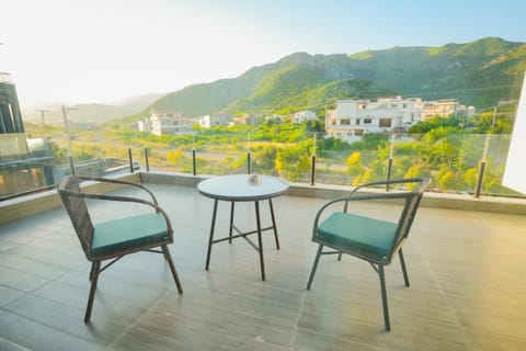 Balcony/Terrace, Mountain view