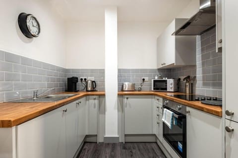 Bright & Cosy Apartment in Leeds! Free Parking Apartment in Leeds