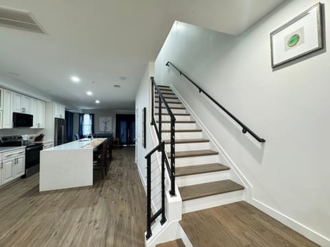 LUX Spacious Townhouse 4BR in DC House in District of Columbia