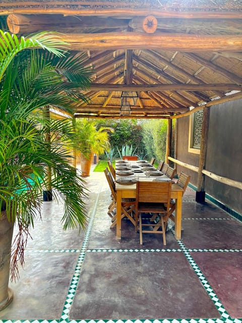 Patio, Day, Dining area