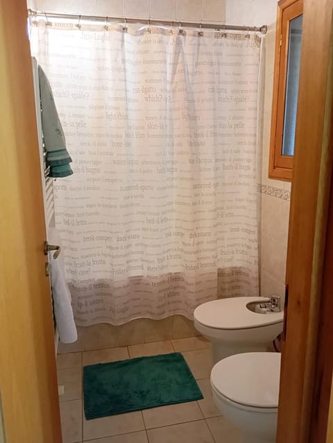 Shower, Bathroom, bidet, towels