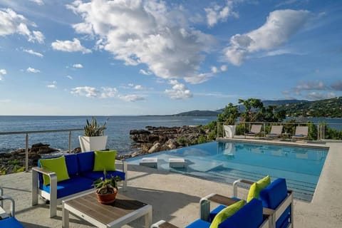 Villa with Uniquely designed and private beach Apartment in Westmoreland Parish