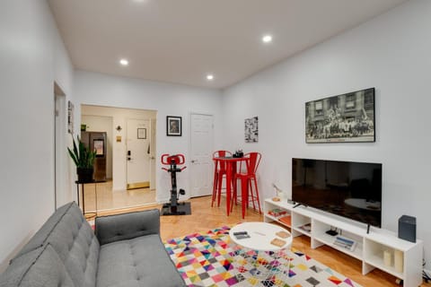 2 Mi to PATH Station Artsy Jersey City Condo! Apartamento in Kearny