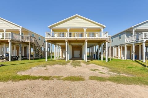 Walk to Beach Gulf-View Home in Surfside Beach! House in Surfside Beach