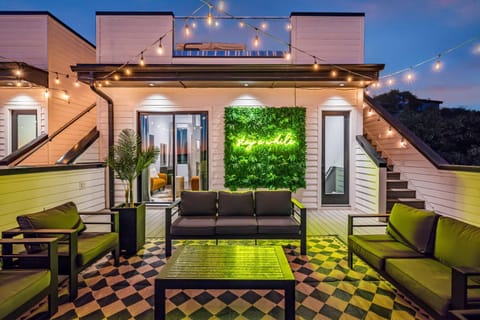 Rooftop Hot Tub City Views Pac-Man Pool Table House in East Nashville