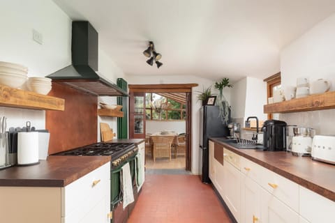 Beautiful Cottage nr Mendip Hills Private Parking House in Mendip District