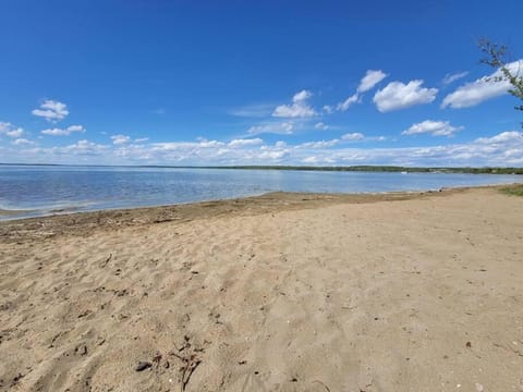 Large House with Hot Tub by beach Villa in Sylvan Lake