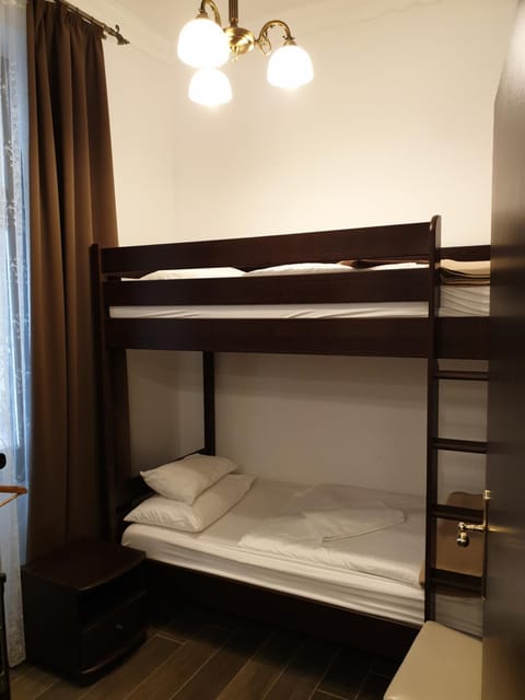 Bed, Photo of the whole room, Bedroom, bunk bed, towels