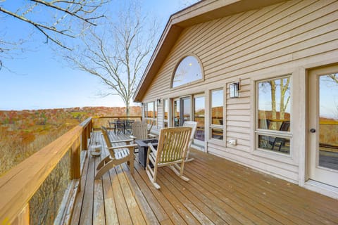 Deck, Fire Pit and Game Room Beech Mountain Retreat House in Beech Mountain