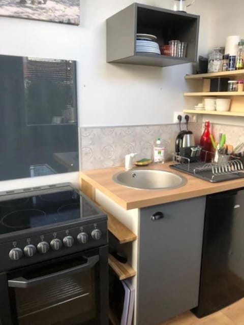 appartement indépendant dans jardin privé Apartment in Rezé