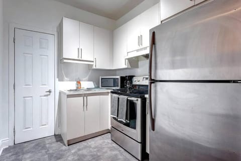 Le Magnifique - Near Downtown Apartment in Laval