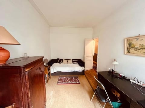 Spacious & Quiet Flat, Close to Paris Expo Apartment in Vanves