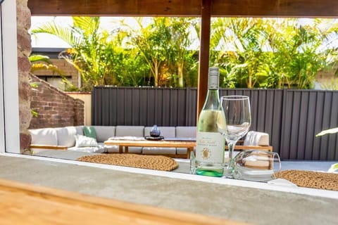 Garden, Balcony/Terrace, Food and drinks, Seating area, Dining area