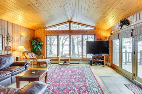 Scenic Cabin with Private Beach in Crosslake! Maison in Crosslake