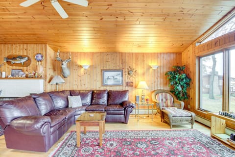 Scenic Cabin with Private Beach in Crosslake! Maison in Crosslake